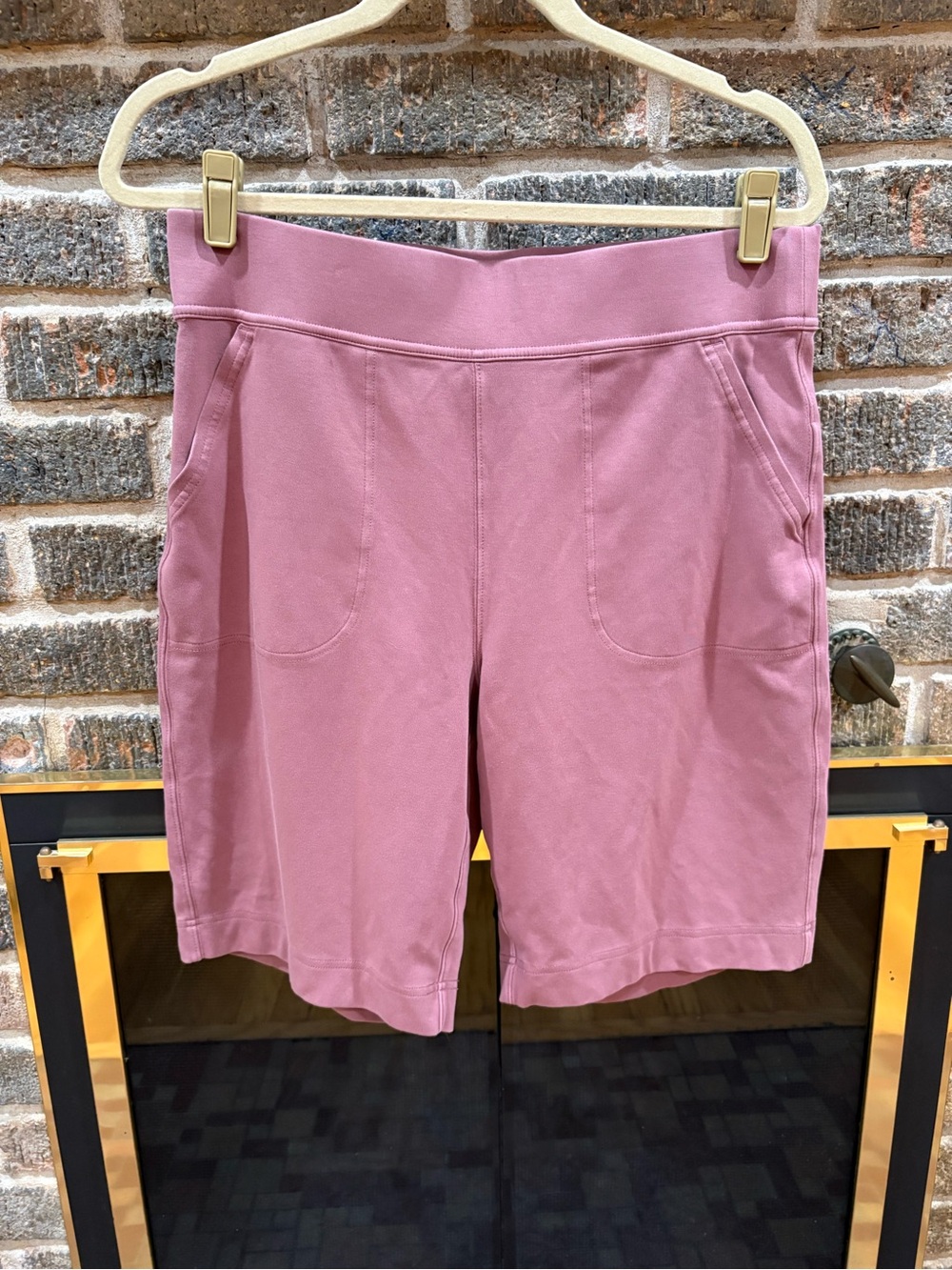 Duluth Trading Co Mauve Pull-On Bermuda Shorts with Front Pockets